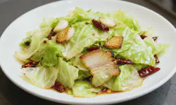Featured image of post Hand-Torn Cabbage: The King of Savory, Spicy, and Crisp Homestyle Sides
